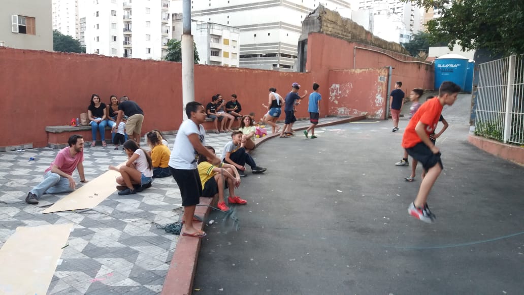 Estudantes do Estúdio Vertical (Escola da Cidade) fazem projeto no Conjunto Santos Dumont